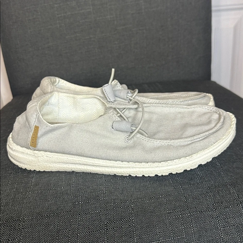 Hey Dude Wendy Women’s Size 7 Light‎ Gray Loafers